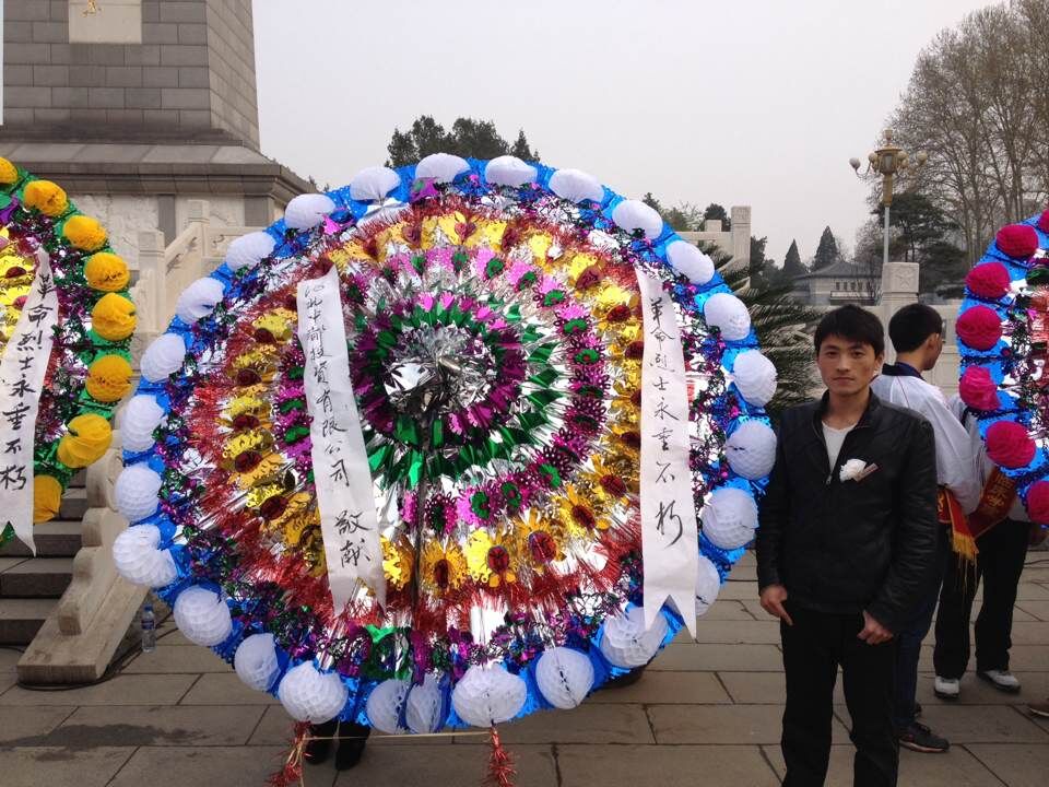 公司干部職工，到華北軍區(qū)烈士陵園掃墓，深切緬懷革命先烈